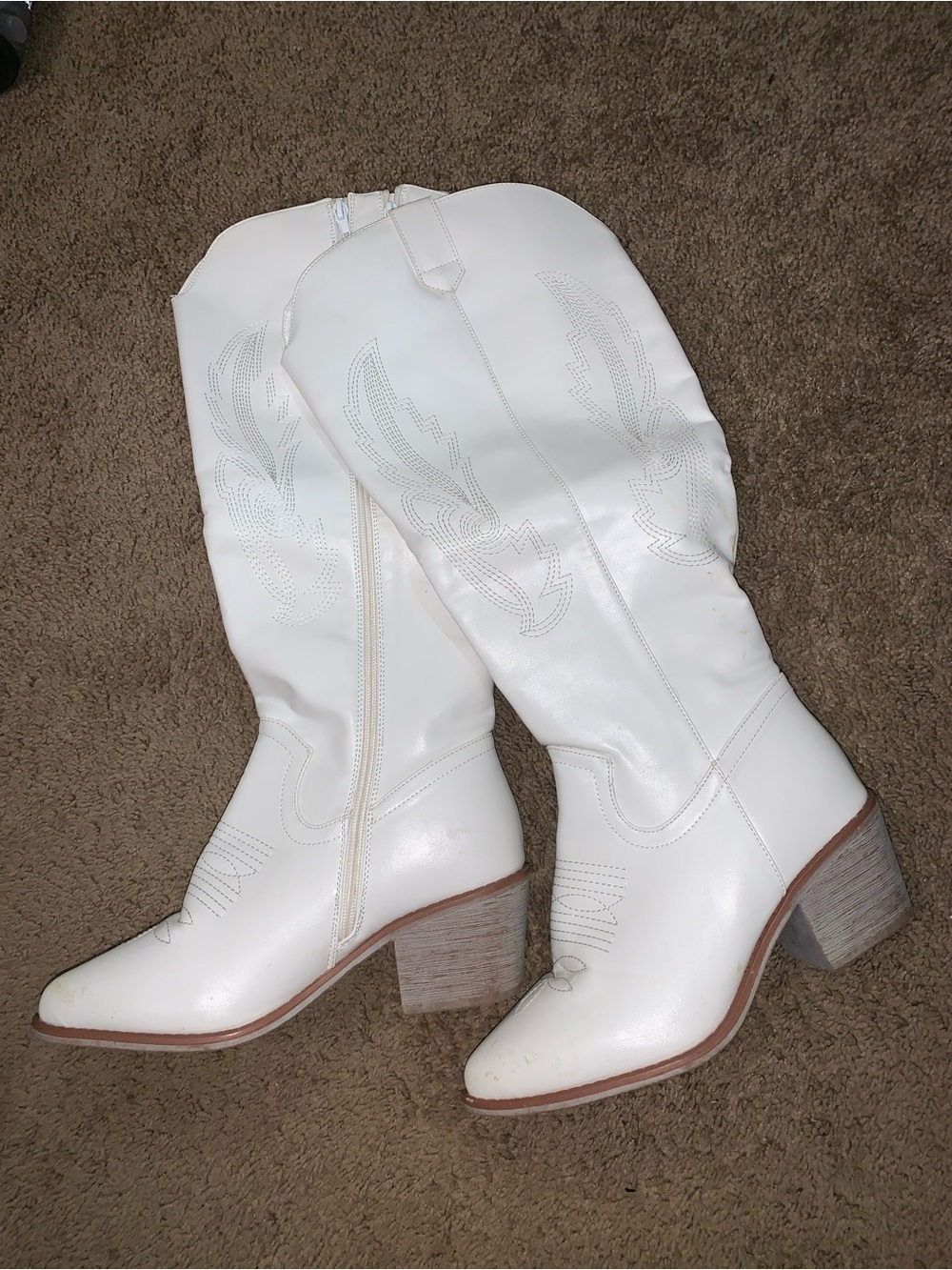 White Western-Style Women’s boots! Size 7.5W. Sophie Taylor